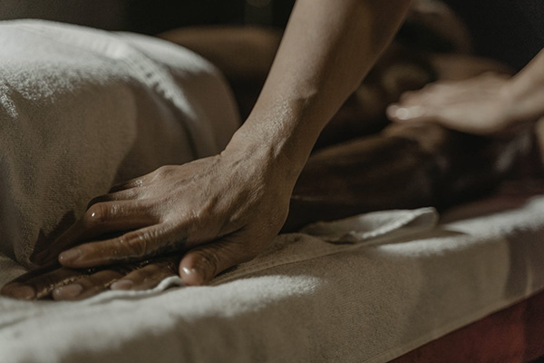 Massage californien naturiste à Bordeaux